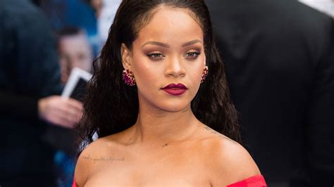 15 Celebrity Cleavage Moments: Rihanna, Jayne Mansfield, and More